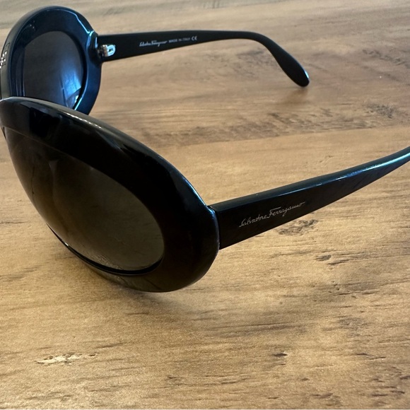 Authentic Vintage Salvatore Ferragamo Black Oversized Oval Sunglasses - Picture 8 of 13